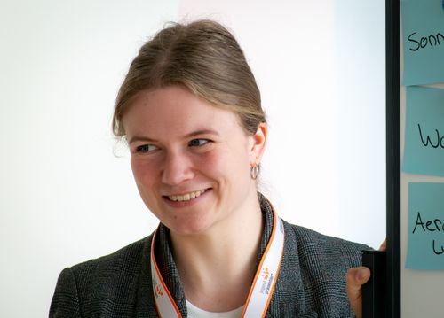 Juniortrainerin Hanna bei der Präsentationsakademie in Bremen